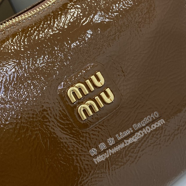 MIU MIU專櫃繆繆最新款油蠟漆皮飯盒包 jh2935型號：5NE841